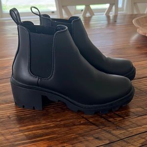 Steve Madden womens boot size 9